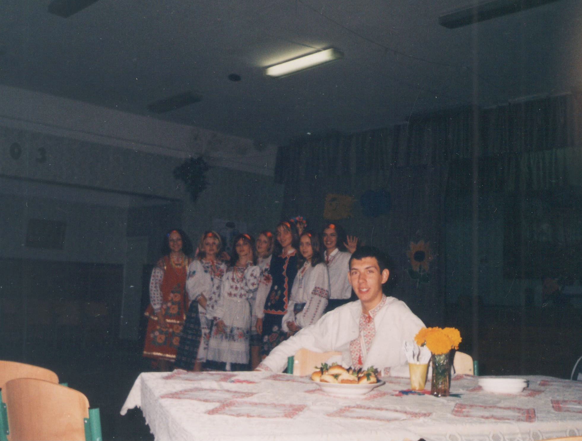 Українські телезірки показали шкільні фото і згадали курйози: роки були феєричні